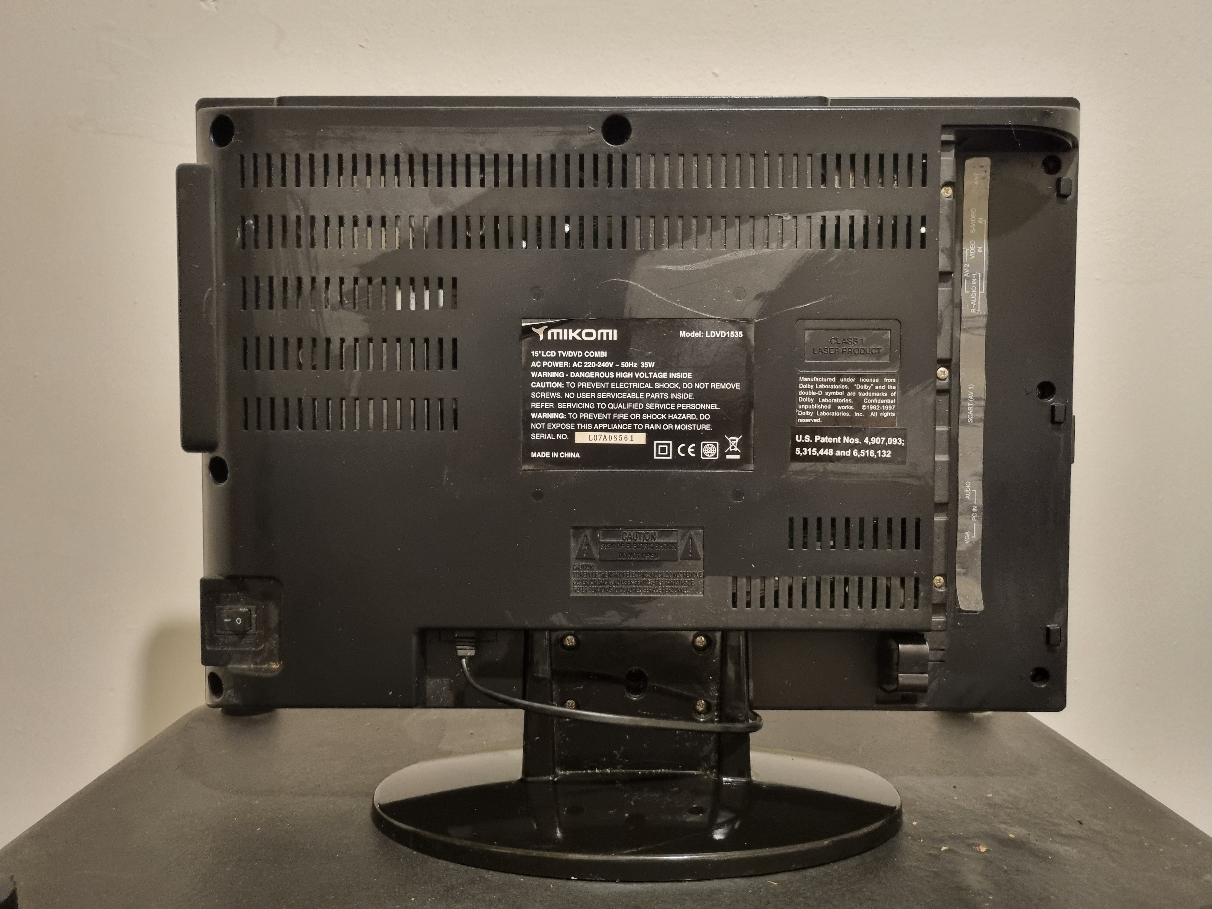 Mikomi 15” LCD/DVD Combi Monitor-Image1